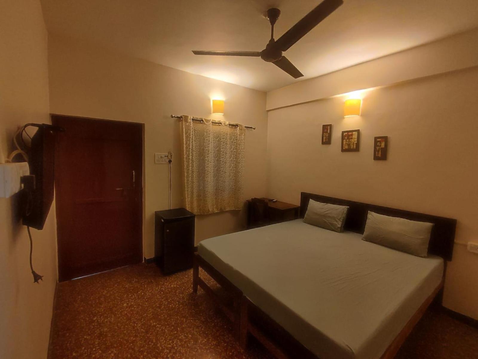 Hill View Guest House Анжуна Экстерьер фото